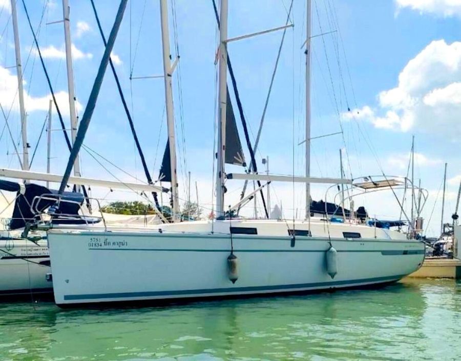 Photo #1 - Bavaria Cruiser 32 (Big Kahuna) in Yacht Haven Marina - 41109