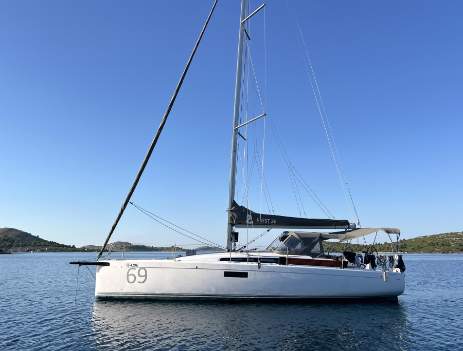Photo #1 - First 36 (April) en Marina Kornati - 41198