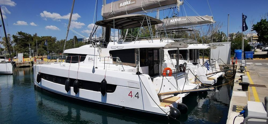 Photo #1 - Bali 4.4 - 4 + 1 cab. (Kos 44.3) en Athens, Alimos marina - 41206