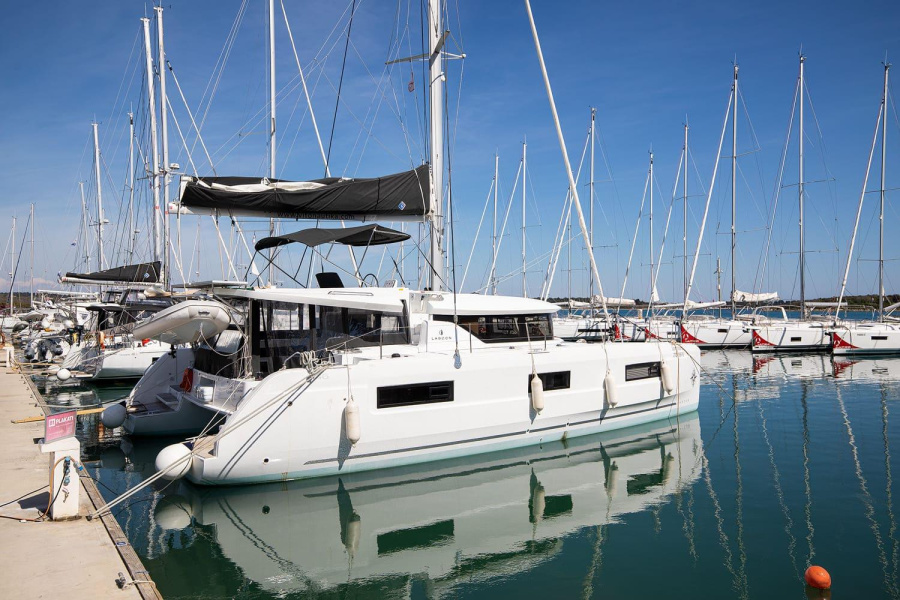 Photo #1 - Lagoon 46 - 4 + 2 cab. (Venice Beach) in Pula, ACI Marina - 41358