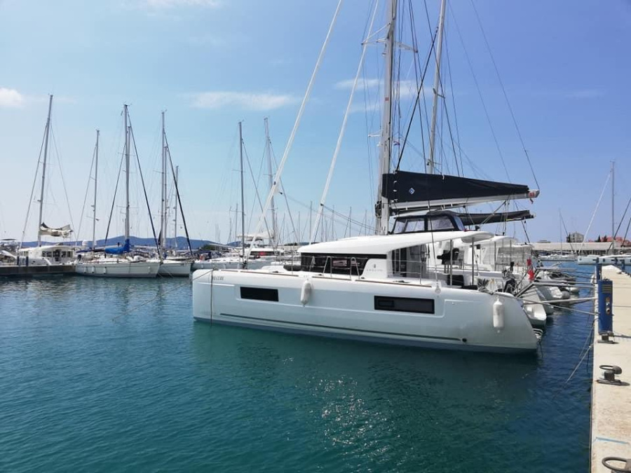 Photo #1 - Lagoon 40 - 3 + 2 cab (Yolo) in Pula, ACI Marina - 41367