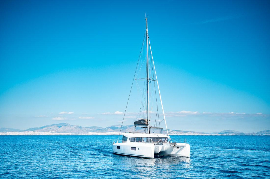Photo #1 - Lagoon 42 - 4 + 2 cab. (Beauty L) in Athens, Alimos marina - 41387