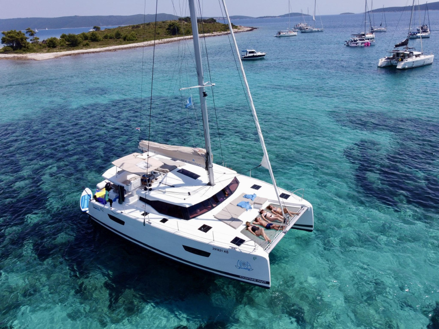 Photo #1 - Fountaine Pajot Astrea 42 - 4 + 2 cab. (Ocean Allure) in Marina - 41522