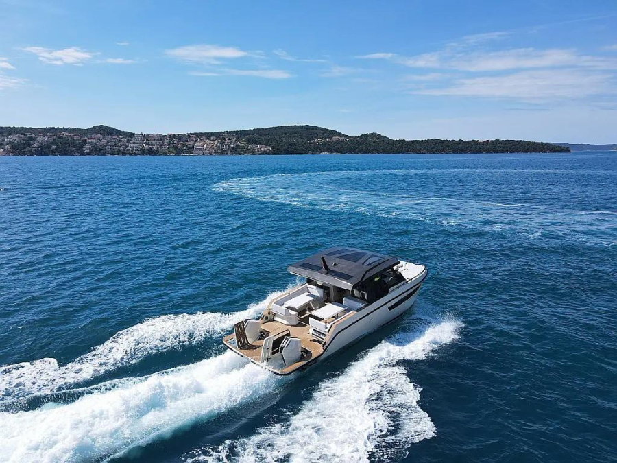 Photo #1 - Tesoro T38 Power Cat (Lastovo) in Yachtclub Seget (Marina Baotić) - 41703