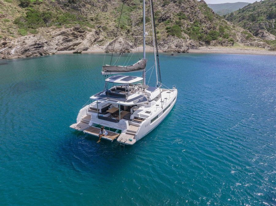 Photo #1 - Lagoon 51 - 6 + 2 cab. (Moonshadow) in Marina (ex.SCT) - 41892
