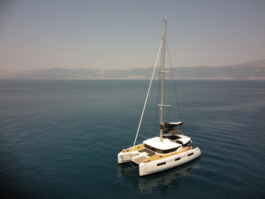 Photo #1 - Lagoon 46 OW - 3 + 2 cab. (Uncharted) in Marina - 42023
