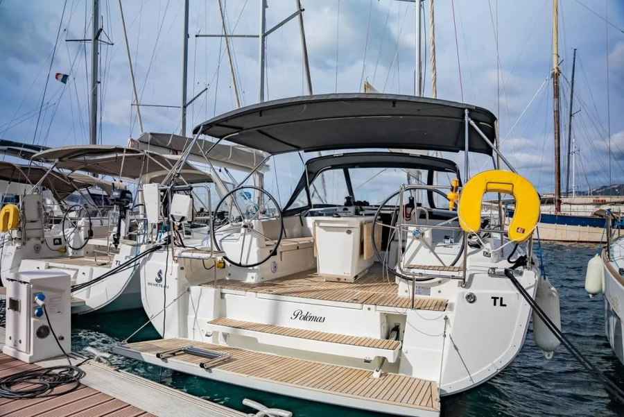 Photo #1 - Oceanis 40.1 (Polemas) en Toulon, Darse Vieille - 42053