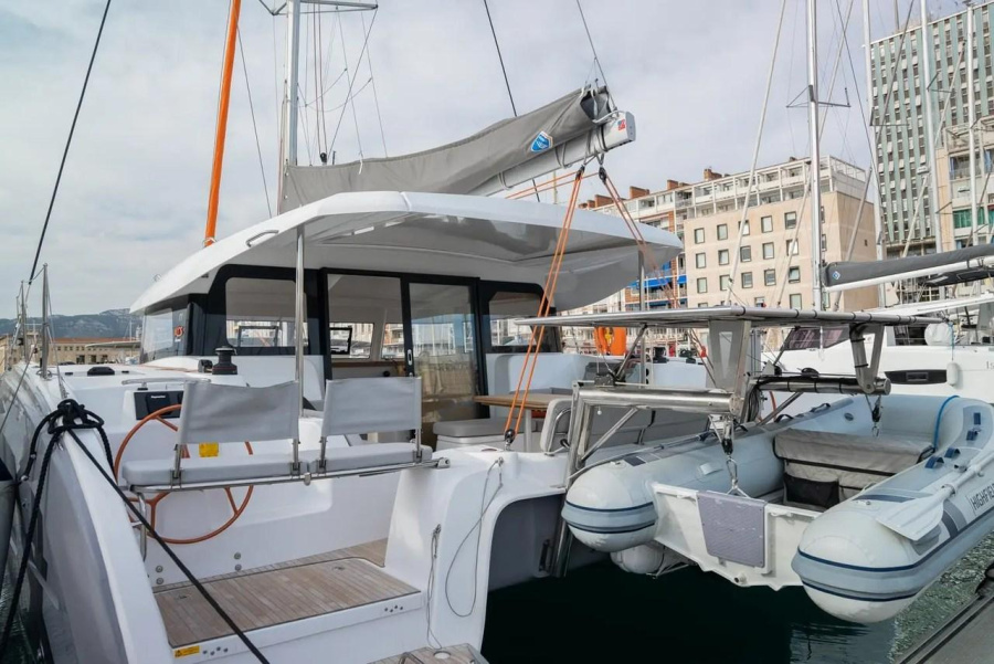 Photo #1 - Excess 11 - 3 + 2 cab (Adva) en Toulon, Darse Vieille - 42057