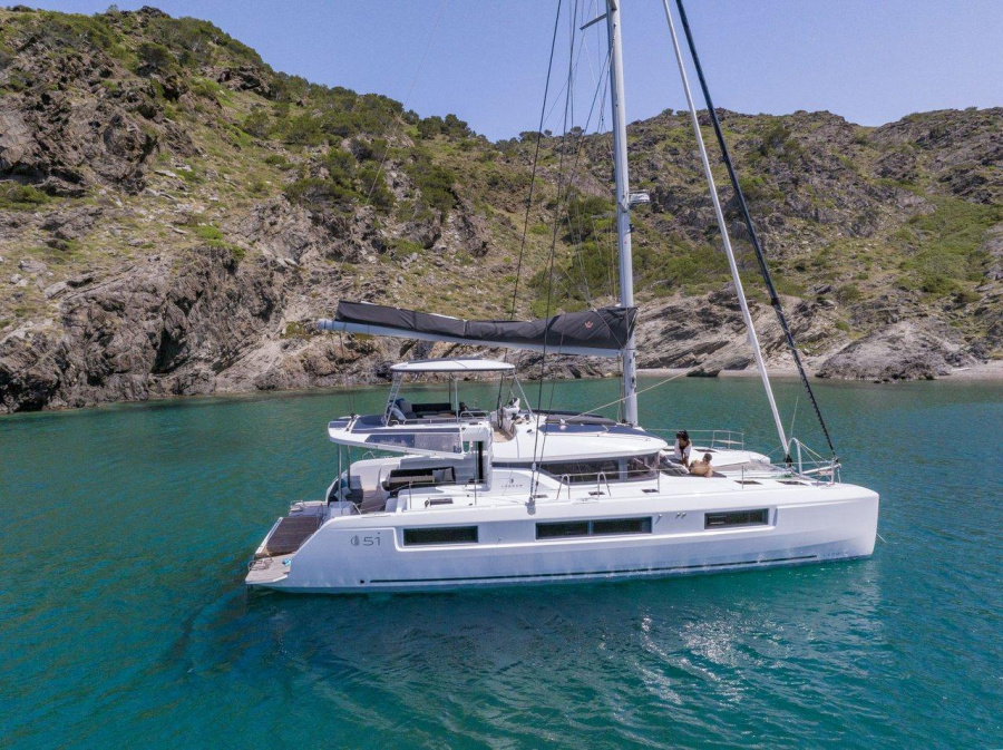 Photo #1 - Lagoon 51 OW - 4 + 1 cab. (Catwalk) in Marina - 42315