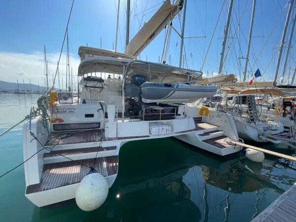 Photo #1 - Lagoon 42 - 4 + 2 cab. (Art of Liberty) en New Marina - 42394