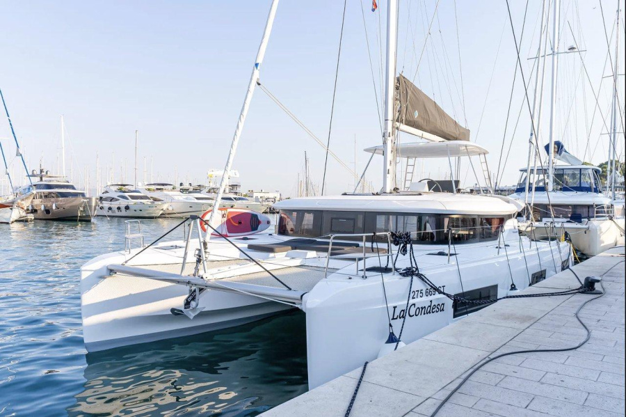 Photo #1 - Lagoon 46 - 4 + 2 cab. (La Condesa) in Marina - 42721