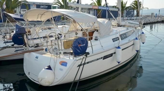Photo #1 - Bavaria Cruiser 33 (Ami) in Marina - 42791