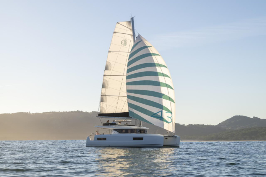 Photo #1 - Lagoon 43 - 4 + 2 cab. (Solara) en Guadeloupe, La Marina Bas du Fort - 42923