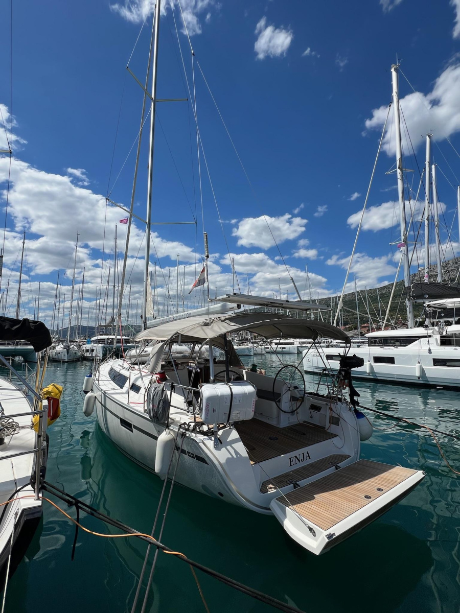 Photo #1 - Bavaria Cruiser 41 - 3 cab. (Enja) in Marina - 43008