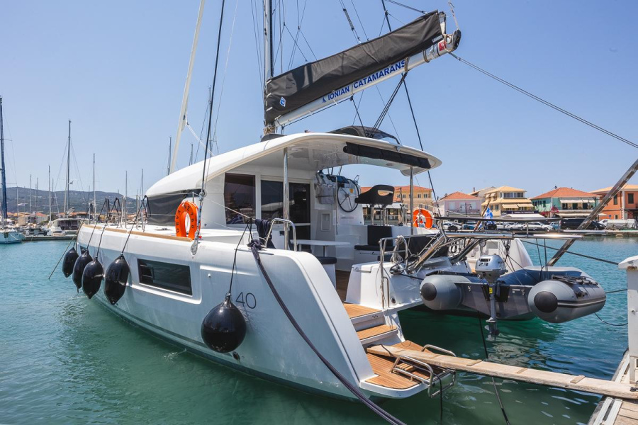 Photo #1 - Lagoon 40 - 4 + 2 cab (Deva) in Gouvia Marina - 43199