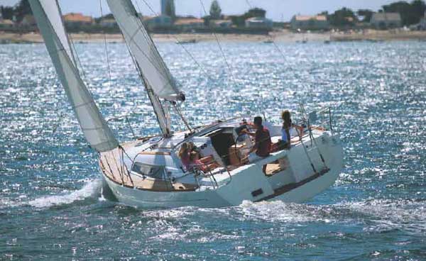 Photo #1 - Oceanis 37 (Julie) in Zea Marina - 43287