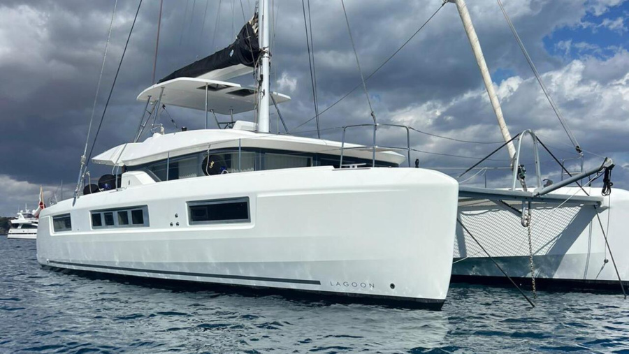 Photo #1 - Lagoon 50 - 5 + 2 cab. (Patagonia) in Ibiza - 43452