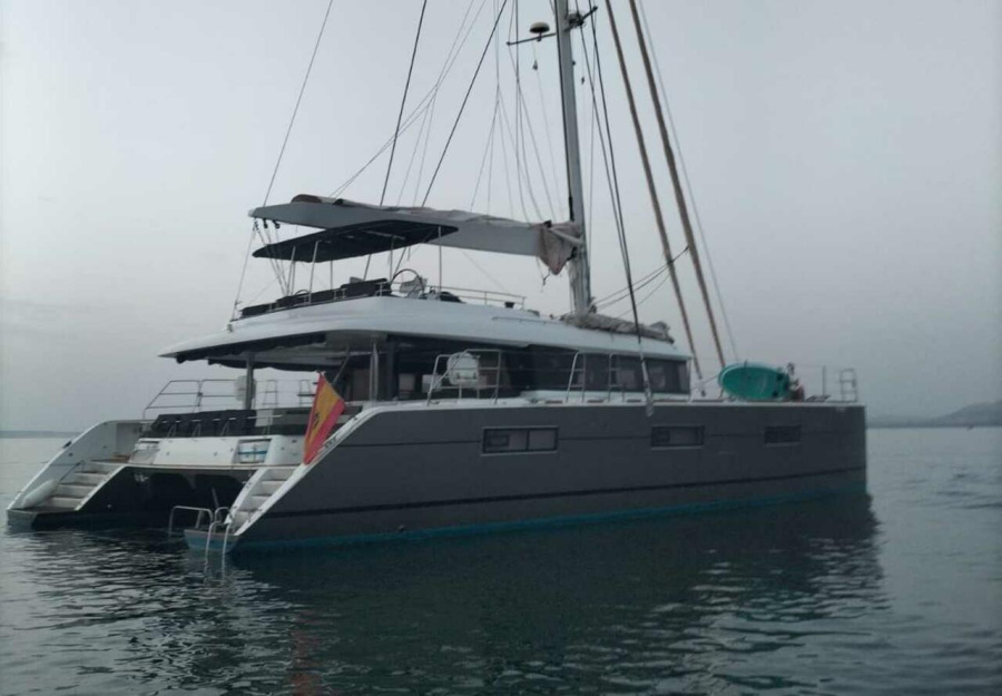 Photo #1 - Lagoon 620 - 4 + 2 cab. (ZS) in Ibiza - 43456