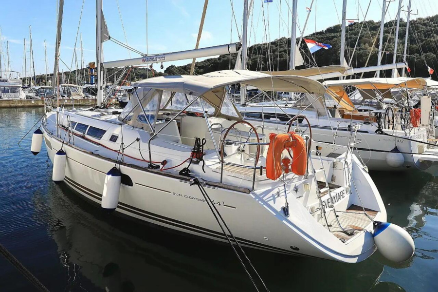 Photo #1 - Sun Odyssey 44i (ECONOMY) en Marina Tehnomont Veruda - 43535
