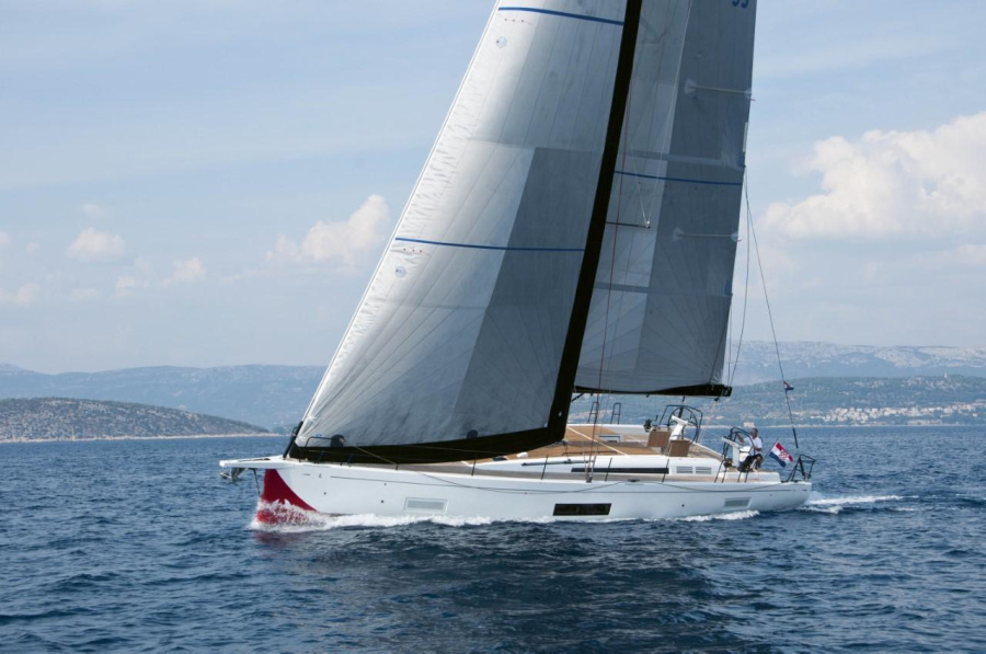 Photo #1 - First 53 - 3 + 1 cab. (Zenith) in ACI Marina - 43570
