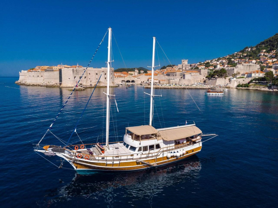 Photo #1 - Sirena (Sirena) in Harbour - 43643