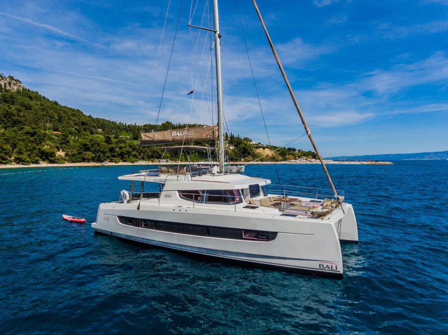 Photo #1 - Bali 4.6 - 5 cab. (Love Story) in Marina - 43661