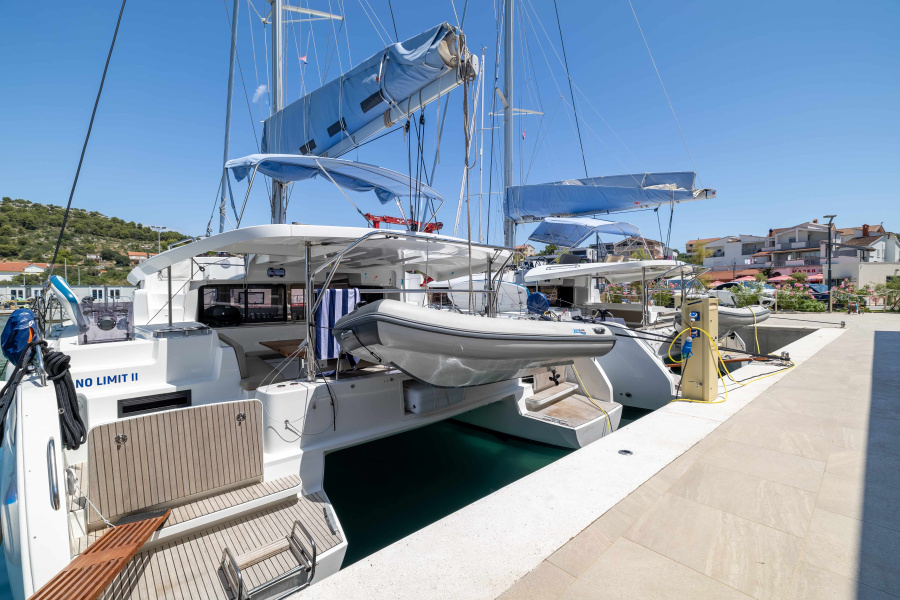 Photo #1 - Lagoon 46 - 4 + 2 cab. (No Limit II) in Marina - 43681