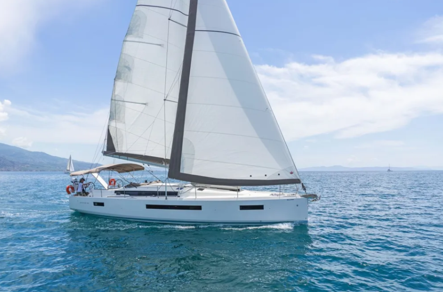 Photo #1 - Sun Odyssey 490 - 4 + 1 cab. (Bellatrix) en Main Port - 61161