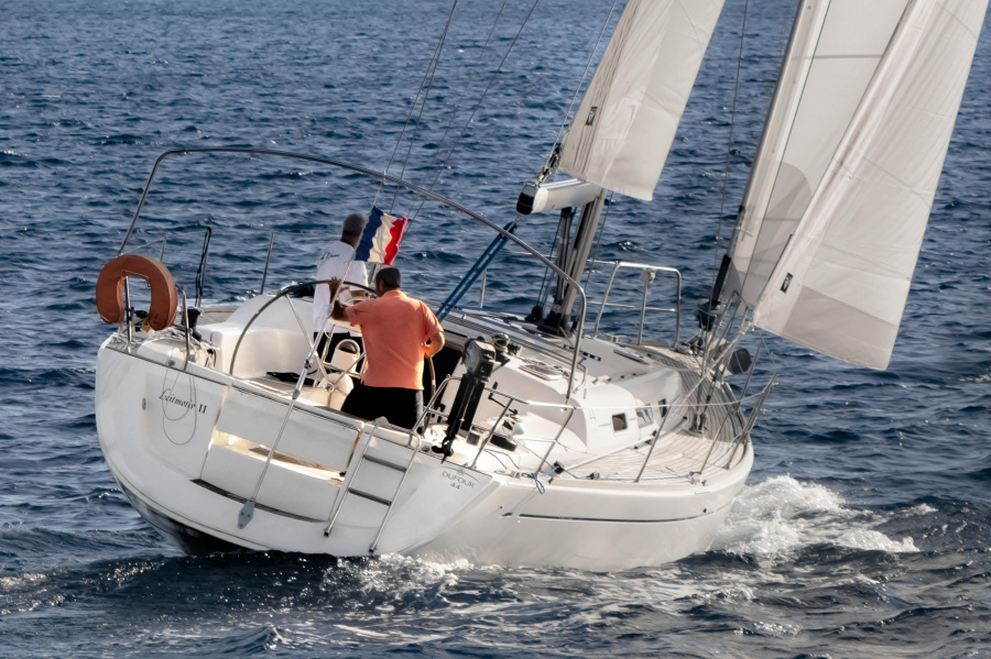 Photo #1 - Dufour 44 - 3 cab.* (Leitmotiv II) en Toulon, Darse Vieille - 61407