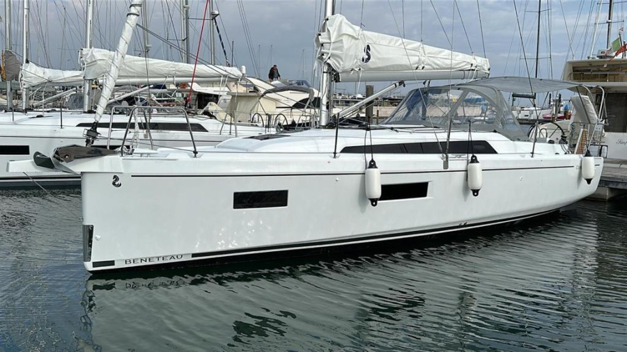 Photo #1 - Oceanis 34.1 - 3 cab. (Trapani Vela Club) in  - 61418