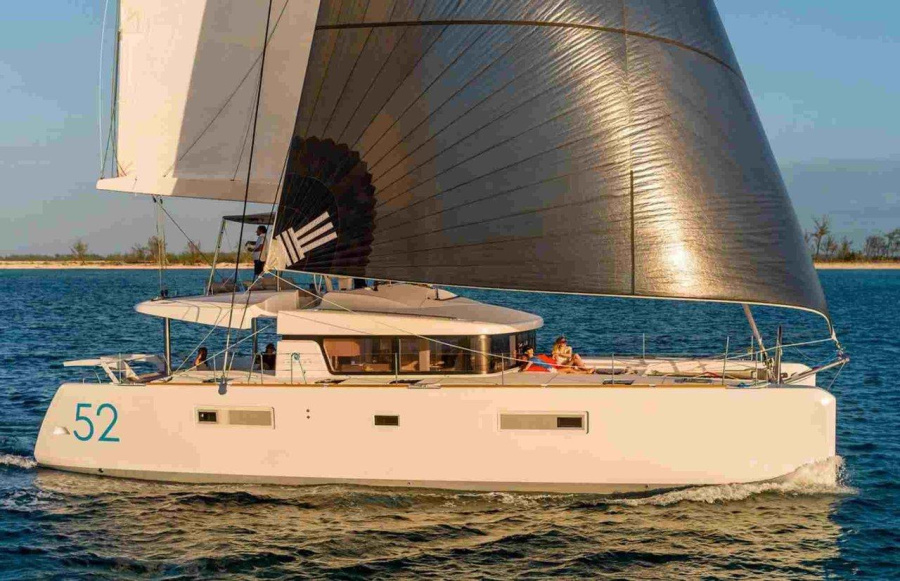 Photo #1 - Lagoon 52 F - 6 + 2 cab. (Madonna of Adriatic) en ACI Marina - 61454