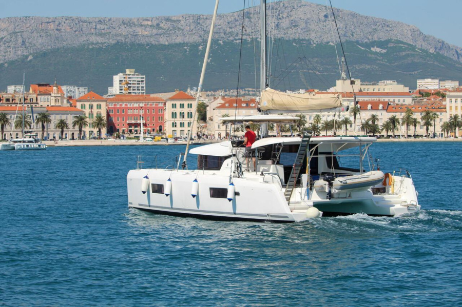 Photo #1 - Lagoon 42 - 4 + 2 cab. (Poppy) in ACI Marina - 61459