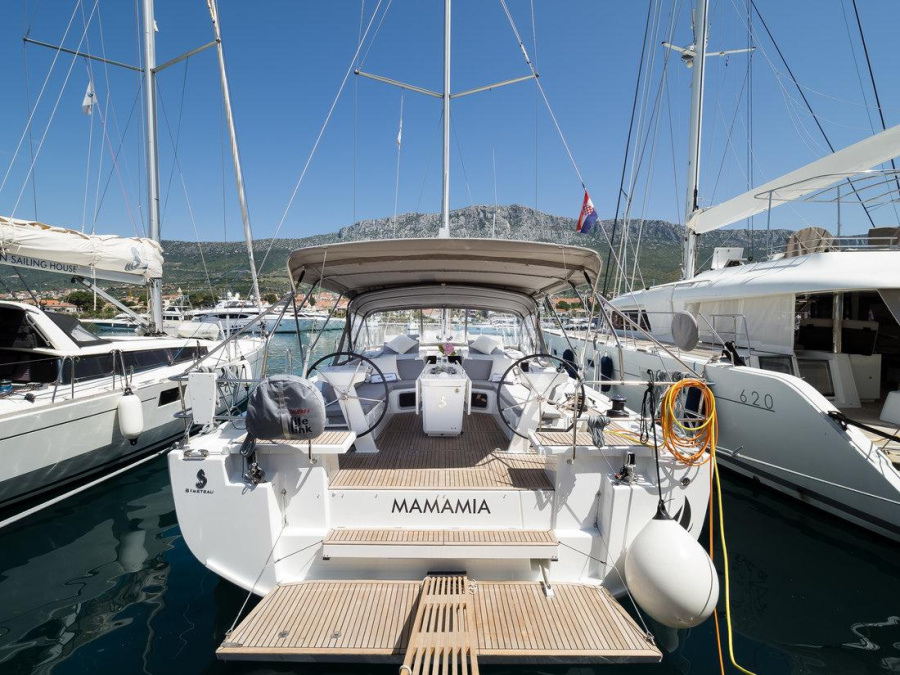 Photo #1 - Oceanis 51.1 OW - 3 + 1 cab. (Mamamia) in Marina - 43996