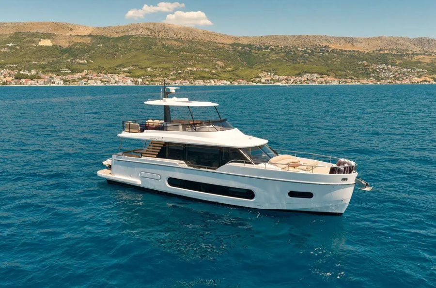 Photo #1 - Azimut Magellano 60 (Amparito XIII) in Marina Lav - - 62153