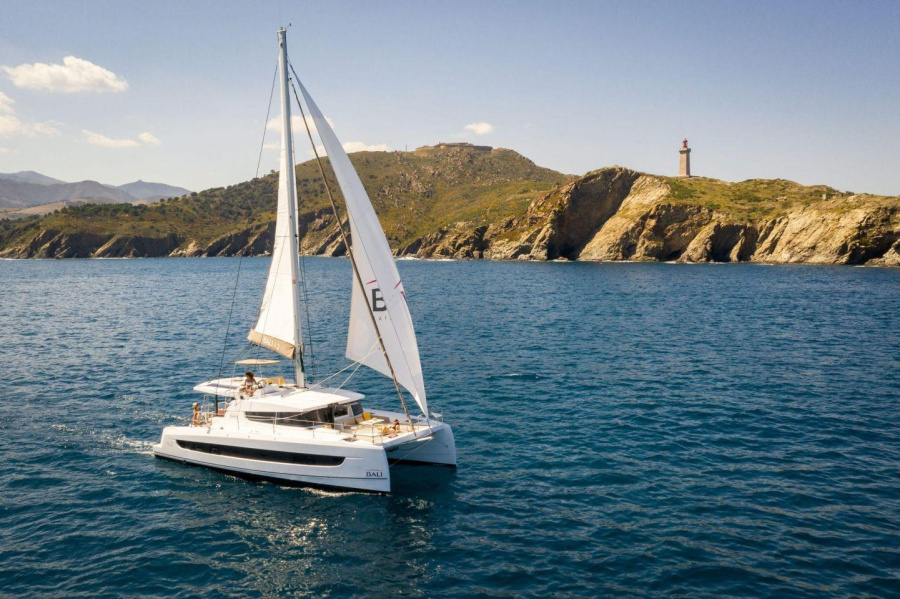 Photo #1 - Bali 4.2 OW (VITA FELICE_G) in Conch Inn Marina - 63611