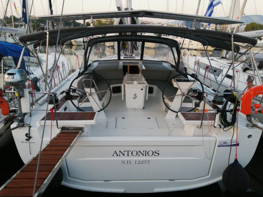 Photo #1 - Oceanis 51.1 - 5 + 1 cab. (Antonios) en Athens, Alimos marina - 44220