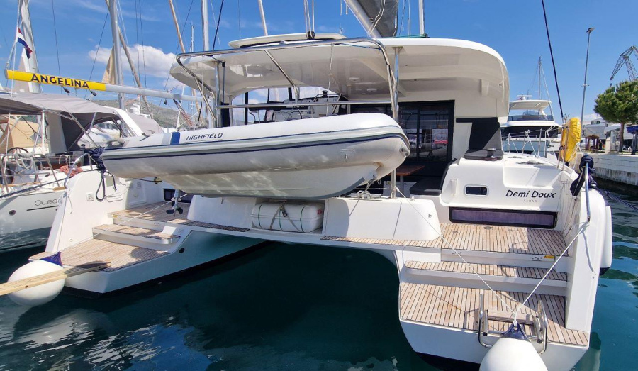 Photo #1 - Lagoon 42 - 4 + 2 cab. (Demi Doux) in Marina (ex.SCT) - 44442