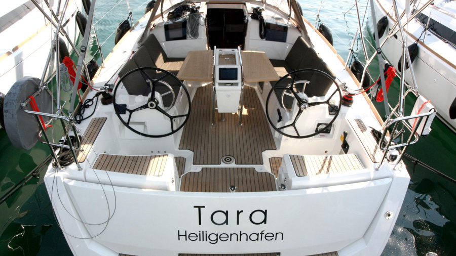 Photo #1 - Sun Odyssey 389 - 2 cab. (Tara) in Marina Punat - 44534