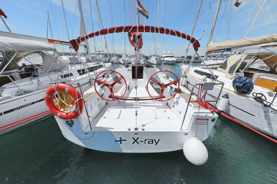 Photo #1 - Elan 350 Performance - 3 cab. (X-Ray) in Marina Kornati - 44614