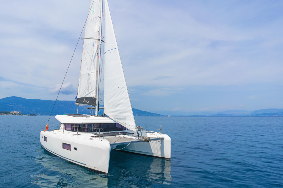 Photo #1 - Lagoon 42 - 4 + 2 cab. (Four Seasons) in Corfu, Gouvia Marina - 44628