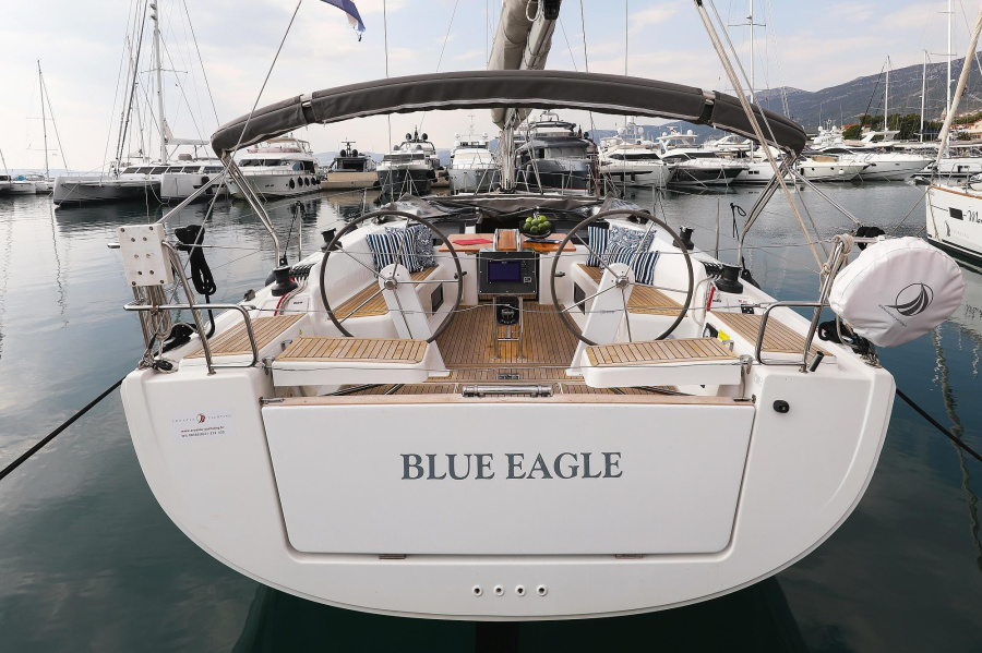 Photo #1 - Hanse 418 - 3 cab. (Blue Eagle) in Marina - 44980