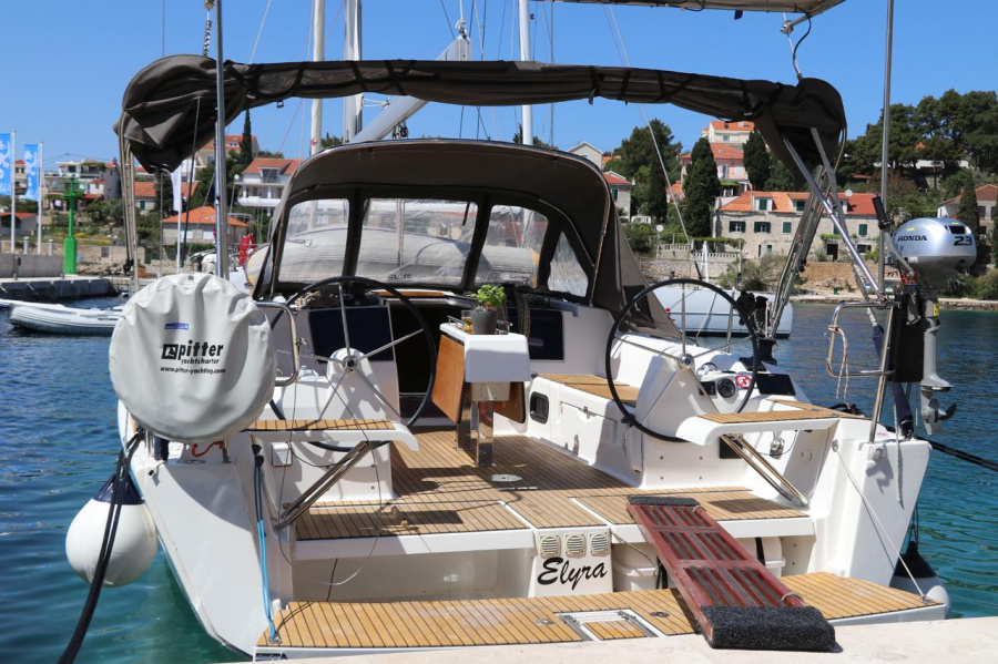 Photo #1 - Dufour 382 GL (Elyra) in Marina Kornati - 45391