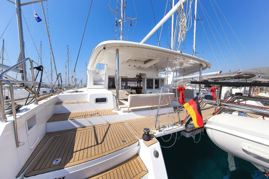 Photo #1 - Lagoon 450 F - 4 + 2 cab. (Fenadi) in Marina (ex.SCT) - 45897