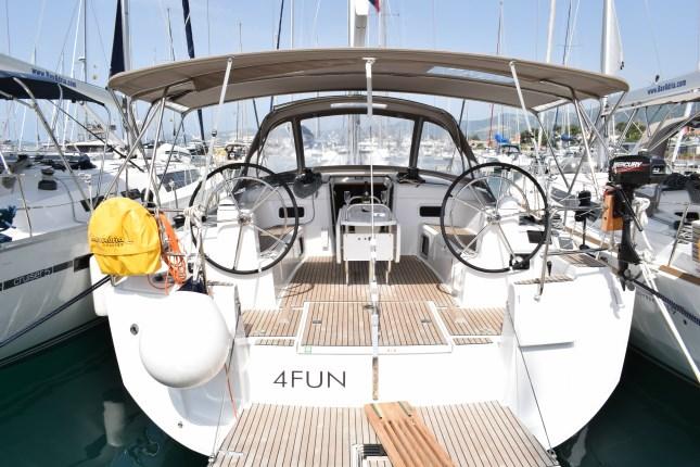 Photo #1 - Sun Odyssey 519 - 5 + 1 cab. (4Fun) in Marina - 45907