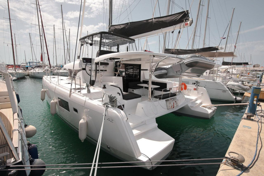 Photo #1 - Lagoon 42 - 4 + 2 cab. (Masterpiece) in D-Marin Dalmacija Marina - 46106