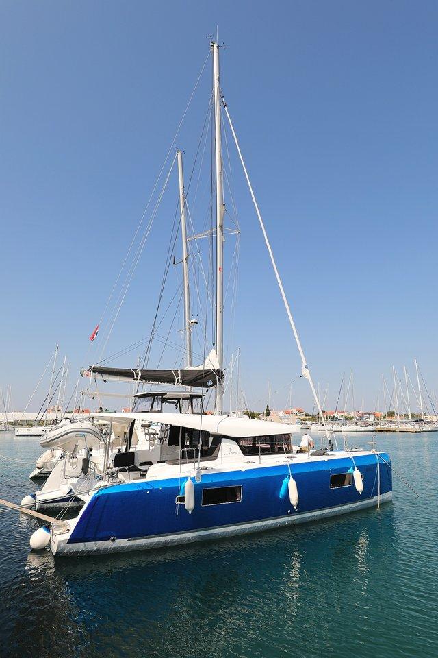 Photo #1 - Lagoon 42 - 4 + 2 cab. (Royal Salute) in D-Marin Dalmacija Marina - 46107