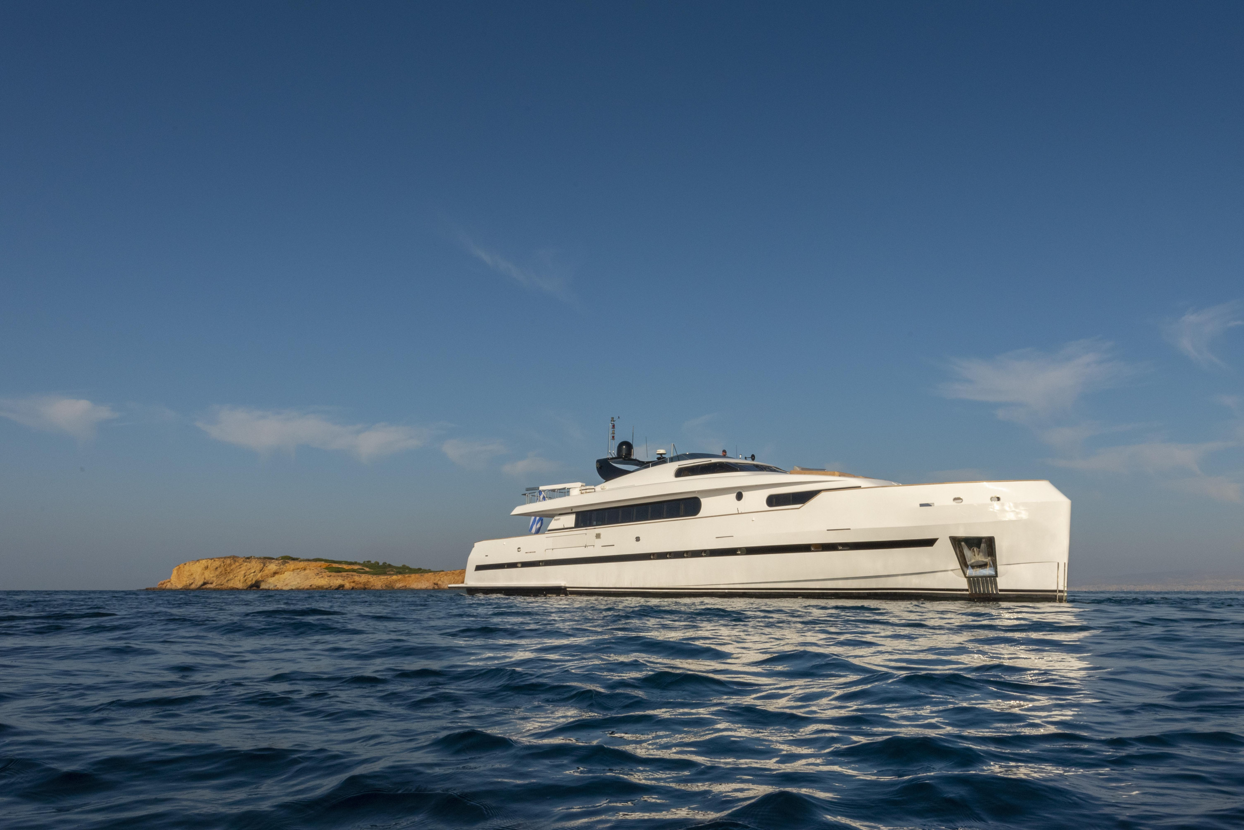 Photo #7 - Bugari 100 - 5 + 2 cab. (Project Steel) en Athènes - 27297