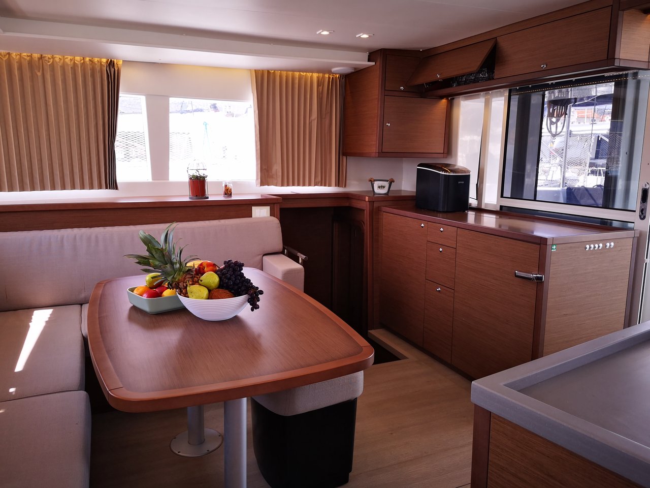 Photo #13 - Lagoon 450 - 4 + 2 cab. (Calm Point) in Trogir - 27339