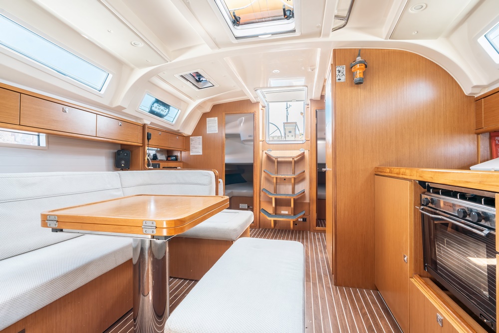 Photo #8 - Bavaria Cruiser 41 - 3 cab. (Alkyoni) in Rhodos - 27350