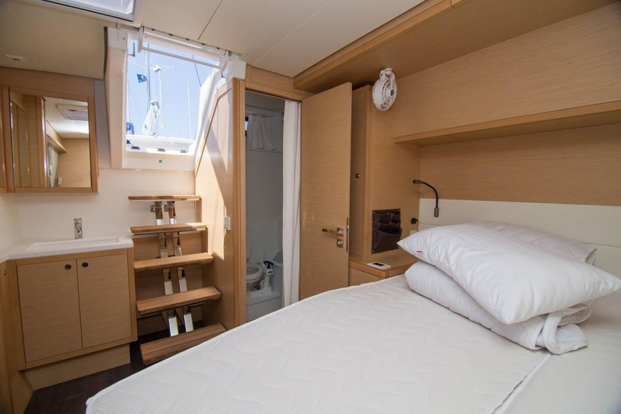 Photo #12 - Lagoon 52 F - 6 + 1 cab. (Parlay 2 (ex Current Venture)) in Nanny Cay - 27364